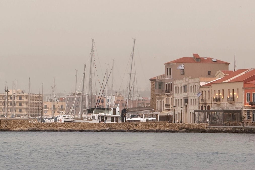 Καιρός: Συννεφιά και αφρικανική σκόνη σήμερα – Αναλυτική πρόγνωση ανά περιοχή