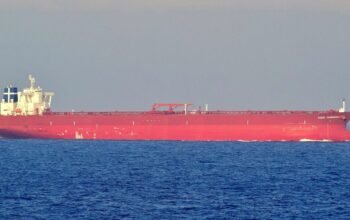 Θρίλερ στα Στενά του Ορμούζ: Ελληνόκτητο τάνκερ «έσπασε» το αμερικανικό μπλόκο – Σε ποιον ανήκει