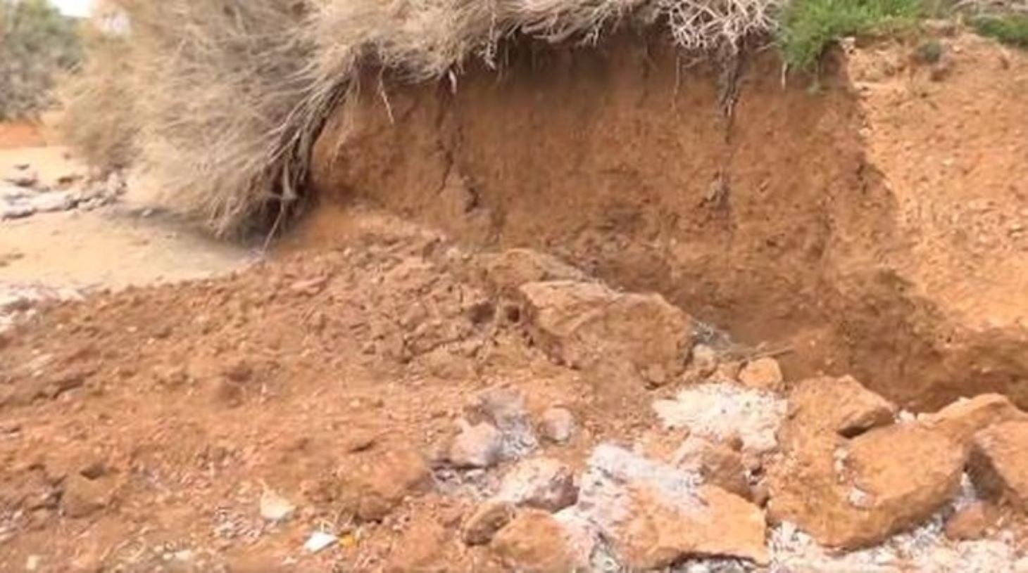 «Ο μπαμπάς έσκαβε να τον βγάλει από τα χώματα» – Μαρτυρία σοκ για την κατολίσθηση στην Βάρκιζα