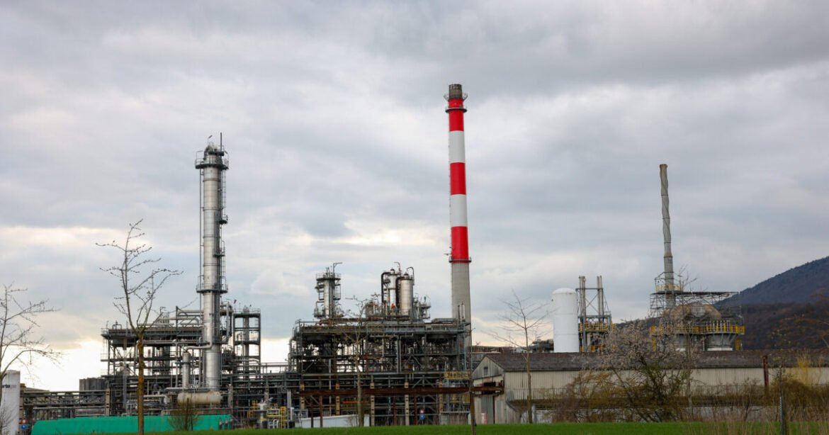 Οι γκουρού του ICRICT ζητούν φορολόγηση των υπερκερδών των εταιρειών ενέργειας