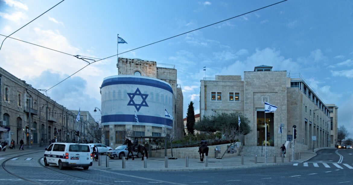 Ο κεντρικός τραπεζίτης του Ισραήλ ελπίζει σε τέλος του πολέμου μετά την υποβάθμιση του στόχου ανάπτυξης σε 3,8% από 5,2%