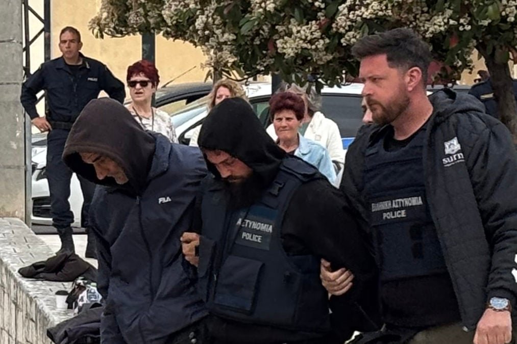 Κεφαλονιά: Τι υποστήριξαν στις απολογίες τους οι τρεις κατηγορούμενοι – Ράγισαν καρδιές στην κηδεία της Μυρτούς – ΒΙΝΤΕΟ