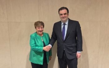 Πιερρακάκης στο ΔΝΤ: Η θετική πορεία της ελληνικής οικονομίας στο τραπέζι της συνάντησης με την Κρισταλίνα Γκεοργκίεβα
