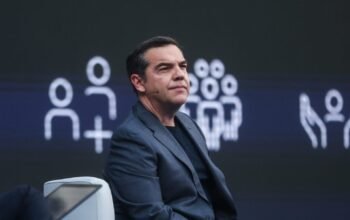 O Τσίπρας γράφει άρθρο για τη βελόνα των δημοσκοπήσεων για να… προλάβει τον Ανδρουλάκη