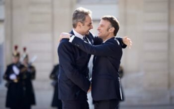 Ο Μακρόν στην Αθήνα: Τι σηματοδοτεί η επίσκεψη