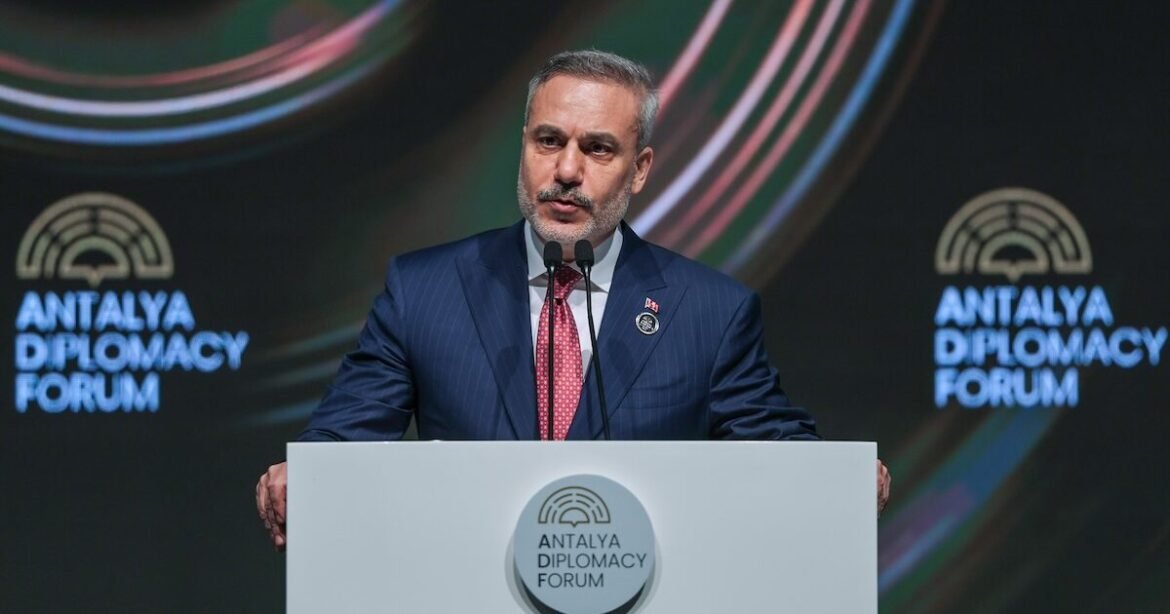 Χακάν Φιντάν: «Ντροπή και αμηχανία» – Επίθεση για τη συμμαχία Ελλάδας, Κύπρου και Ισραήλ
