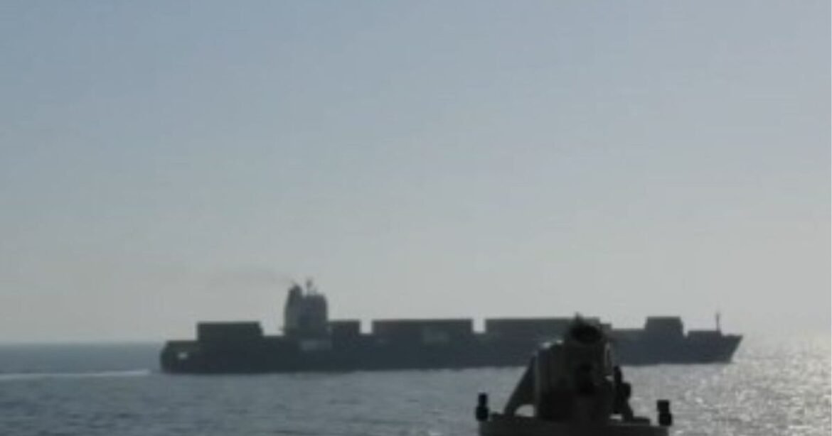 «Εκκενώστε το μηχανοστάσιο»: Η στιγμή που οι ΗΠΑ σταματούν το ιρανικό πλοίο – «Πράξη πειρατείας», απαντά το Ιράν