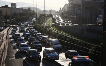 Κίνηση στους δρόμους: Ουρές χιλιομέτρων στον Κηφισό – Στο «κόκκινο» η Κηφισίας από τροχαίο στην άνοδο