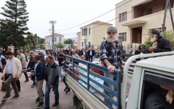 Λέσβος: «Δεν θα αφήσουμε να σφάξουν τα κοπάδια μας» – Σε αναβρασμό οι κτηνοτρόφοι, ζητούν μαζικό εμβολιασμό των ζώων