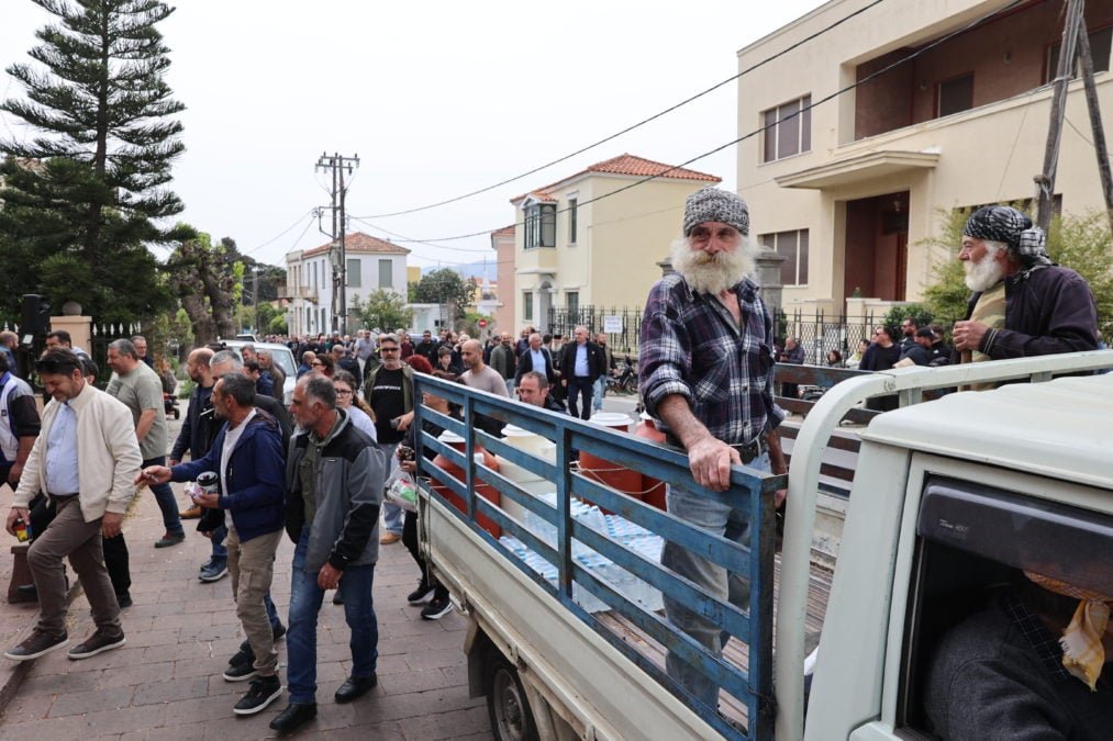 Λέσβος: «Δεν θα αφήσουμε να σφάξουν τα κοπάδια μας» – Σε αναβρασμό οι κτηνοτρόφοι, ζητούν μαζικό εμβολιασμό των ζώων