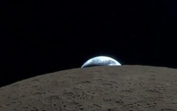 Σπάνιο βίντεο από iPhone αστροναύτη – Η στιγμή που η Γη «δύει» πίσω από τη Σελήνη