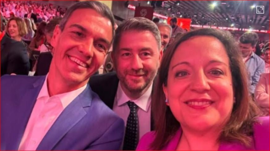 TikTok, σέλφι και η «υπόγα» του Μαξίμου: Σύγκρουση ΝΔ-ΠΑΣΟΚ για το ταξίδι Ανδρουλάκη στη Βαρκελώνη