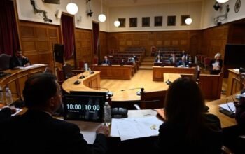 Αθανασίου: Απορώ πώς στέκεται μία τέτοια δικογραφία – Ομόφωνη εισήγηση άρσης ασυλίας και για Χατζηβασιλείου