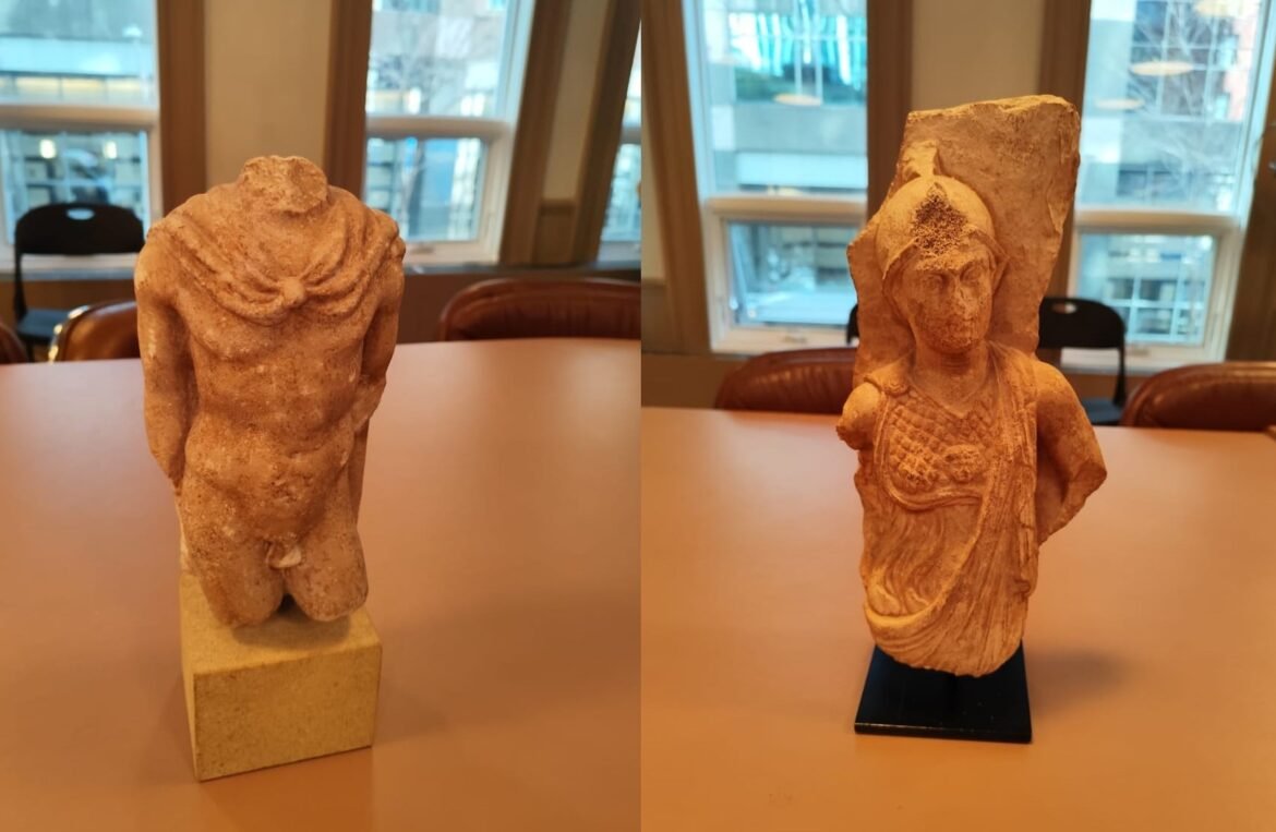 Πέντε αρχαιότητες επιστρέφουν στην Ελλάδα από το Σικάγο – Ανάμεσά τους ένα ακέφαλο άγαλμα του Ερμή και ένα