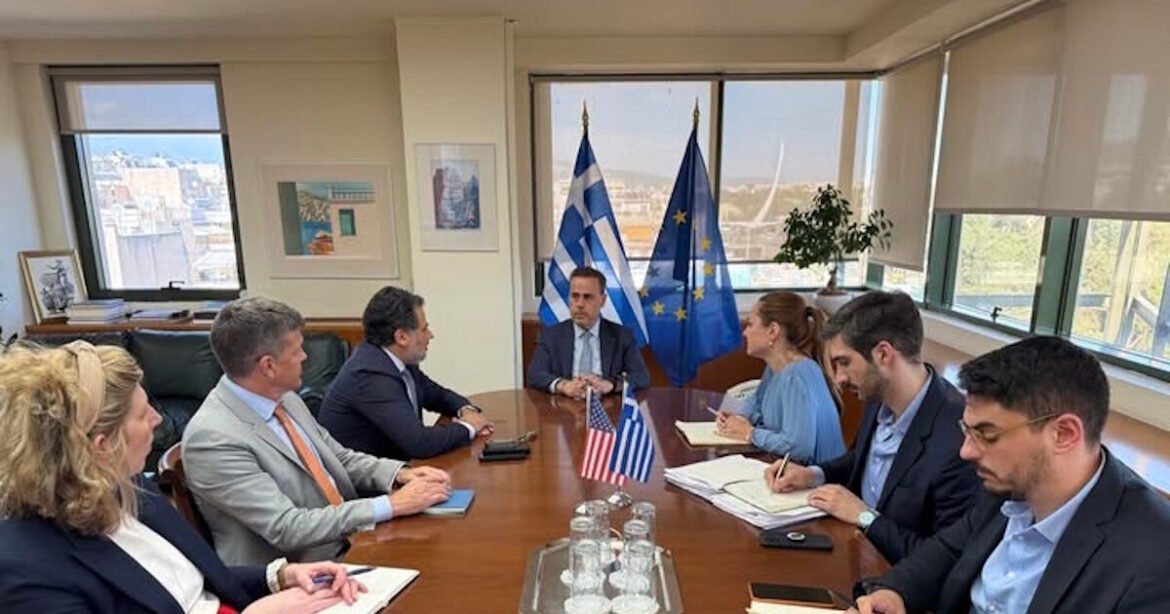 Συνάντηση Παπασταύρου με τον απεσταλμένο των ΗΠΑ για την ενέργεια – Στο επίκεντρο ο Κάθετος Διάδρομος