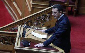 Σκρέκας στη Βουλή: «Δεν ζητήθηκε από εμένα τίποτα παράνομο, ούτε ζήτησα εγώ κάτι παράνομο»