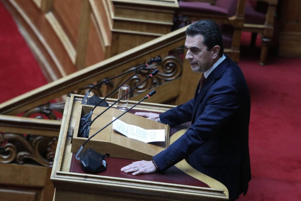 Σκρέκας στη Βουλή: «Δεν ζητήθηκε από εμένα τίποτα παράνομο, ούτε ζήτησα εγώ κάτι παράνομο»