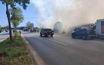 Καλαμάτα: Μεγάλη φωτιά σε επιχείρηση πλαστικών – Πυκνοί καπνοί και διακοπή κυκλοφορίας