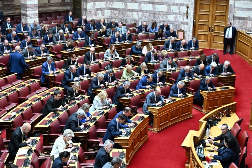 Hρθη η ασυλία των «13» – Πώς ψήφισαν στην ονομαστική ψηφοφορία στη Βουλή