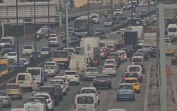 Κίνηση στους δρόμους: Ουρές χιλιομέτρων στον Κηφισό – Προβλήματα σε Κηφισίας και στο κέντρο της Αθήνας