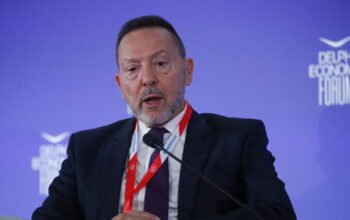 Στουρνάρας: Οι προκλήσεις για την Ελλάδα από την ΑΙ και την καινοτομία