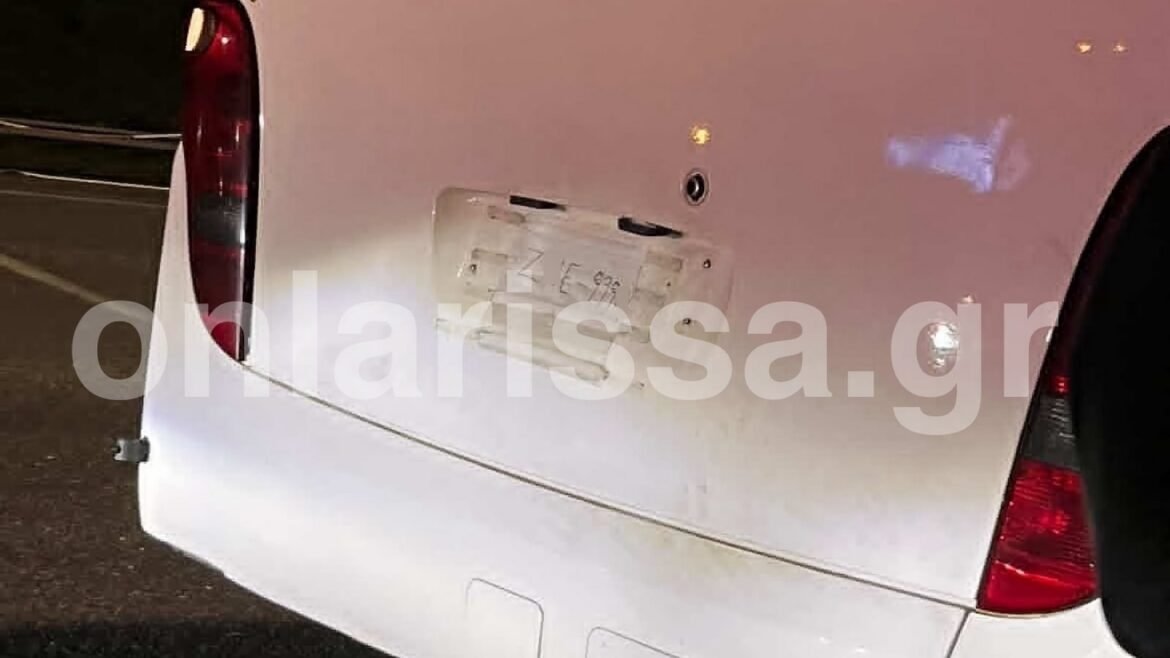 «Γολγοθάς» για μαθητές Λυκείου της Λάρισας: Ελαττωματικό λεωφορείο με… χάρτινες πινακίδες τους άφησε πέντε