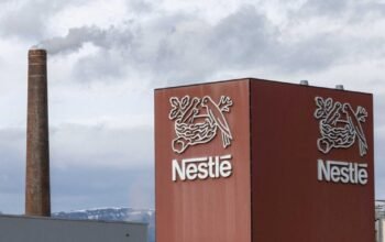 Καφές και σνακ «γλύκαναν» τη Nestlé – Οι πωλήσεις μετρίασαν τη μεγάλη ζημιά από τις ανακλήσεις παρτίδων βρεφικού γάλακτος