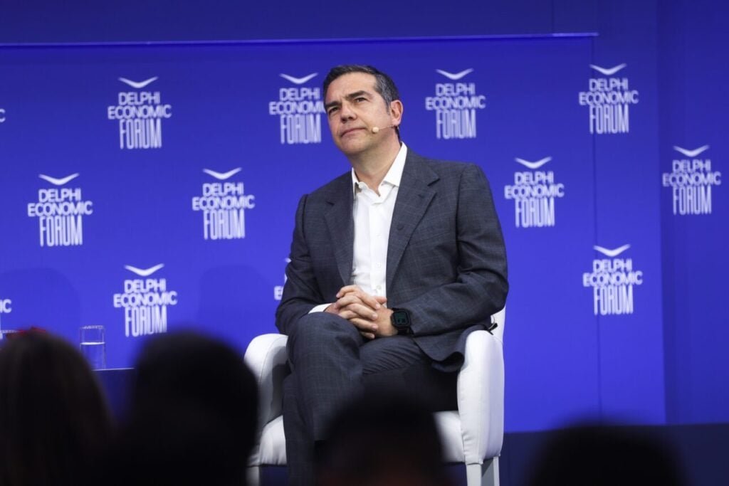 Ο Τσίπρας λέει ότι επιστρέφει για να υπάρξει σταθερότητα στη χώρα