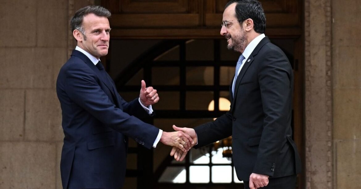 Με Μιχάλη Βιολάρη συνόδευσε την επίσκεψή του στην Κύπρο ο Μακρόν