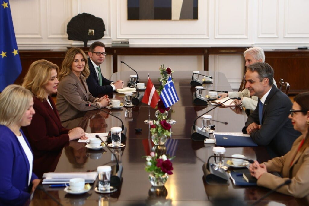 Μεταναστευτικό, Ουκρανικό και Στενά του Ορμούζ στη συνάντηση Μητσοτάκη με τη λετονή ομόλογό του