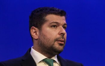 ΔΕΗ: Ιστορική αύξηση μετοχικού κεφαλαίου 4 δισ. ευρώ – Μπαίνει το CVC με 1,2 δισ. ευρώ και το Δημόσιο – Που θα επενδύσει 24 δισ. ευρώ