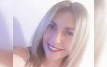 Γυναικοκτονία στο Ηράκλειο: «Γιατί η ανδρεία δεν φαίνεται στο χέρι που χτυπάει…» – Μαντινάδες για την