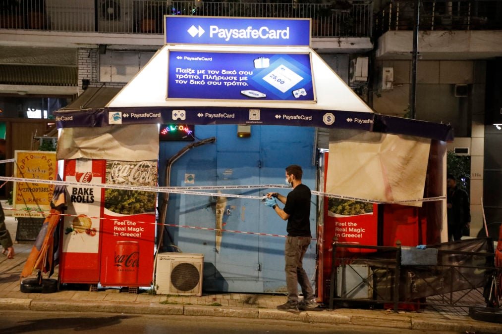 Εξάρχεια: Παραδόθηκε ο ληστής που τραυμάτισε με μαχαίρι τον περιπτερά