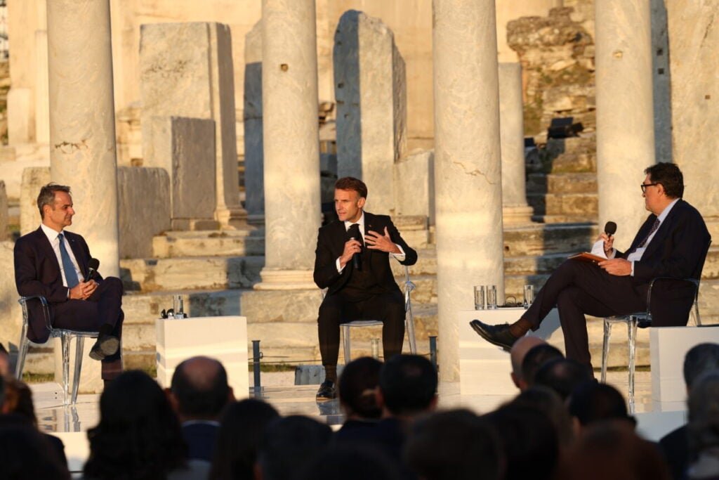 Μακρόν σε Μητσοτάκη: «Αν η κυριαρχία σας απειλείται, θα είμαστε εδώ για εσάς»