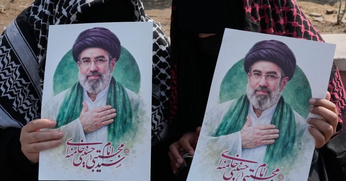 Μοτζταμπά Χαμενεΐ: «Θα χρειαστεί προσθετικό μέλος και πλαστική επέμβαση – Δεν θέλει να φανεί αδύναμος»