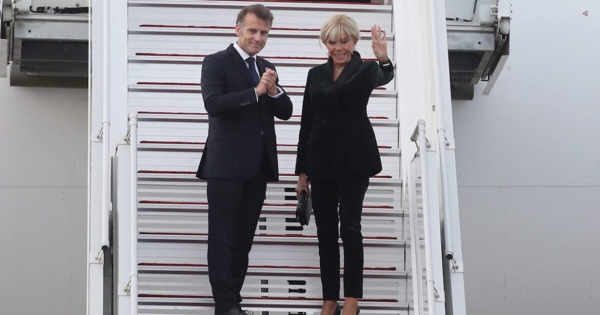 Μακρόν: «Αν η κυριαρχία σας απειλείται, θα είμαστε εδώ» – Το βίντεο από την Αθήνα