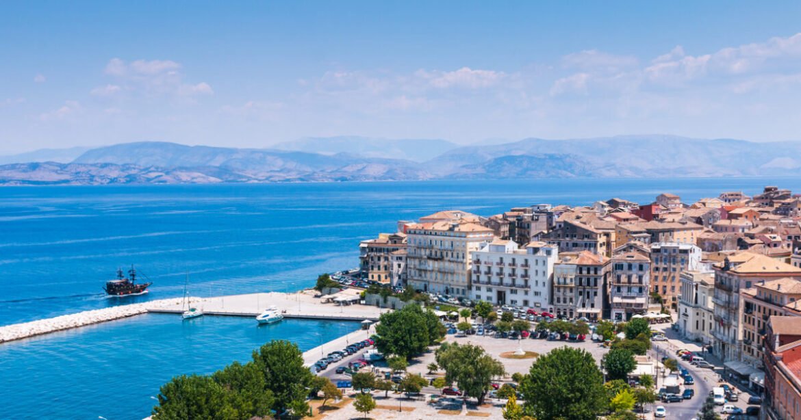 Ισχυρή εκκίνηση για τον ελληνικό τουρισμό το 2026 – Άλμα σε έσοδα και αφίξεις το πρώτο δίμηνο