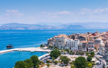 Ισχυρή εκκίνηση για τον ελληνικό τουρισμό το 2026 – Άλμα σε έσοδα και αφίξεις το πρώτο δίμηνο