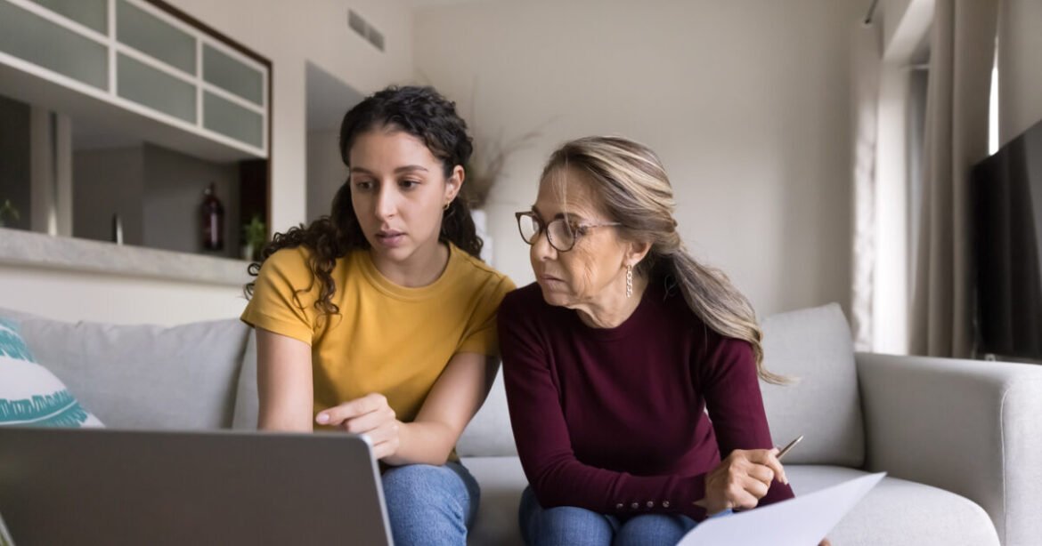 Συνταξιούχοι, οικογένειες, ενοικιαστές: Πώς το όφελος από τα νέα μέτρα «ακουμπά» και τη μεσαία τάξη