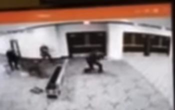 Βίντεο: Η στιγμή της επίθεσης του ενόπλου στη δεξίωση των ανταποκριτών του Λευκού Οίκου με τον Τραμπ