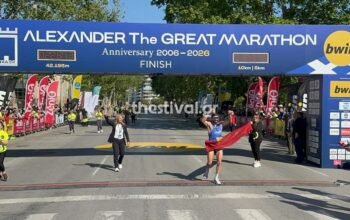 Θεσσαλονίκη: Ο Δημήτρης Λινάρδος ο μεγάλος νικητής του 20ου Διεθνούς Μαραθωνίου “Μέγας Αλέξανδρος”- Αγκάλιασε τον γιο του στον τερματισμό