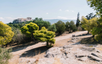 Λόφος Φιλοπάππου: Αιματηρή συμπλοκή με δύο τραυματίες