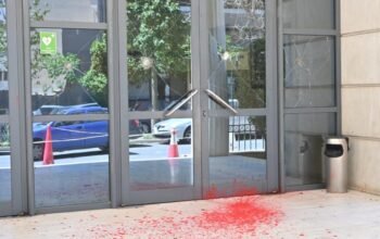 15 προσαγωγές για την επίθεση στο Διοικητικό Εφετείο Αθηνών – Τρεις μετατράπηκαν σε συλλήψεις