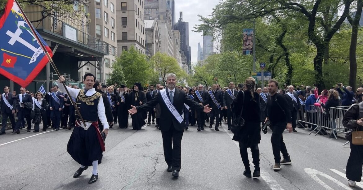 Επίτιμοι επικεφαλής οι Νίκος Τσάκος και Τζον Κατσιματίδης στην ελληνική παρέλαση της Ν. Υόρκης