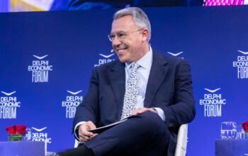 Ψάλτης (Alpha Bank): 300 δισ. ευρώ αποταμιεύσεων τον χρόνο εκτός Ευρώπης