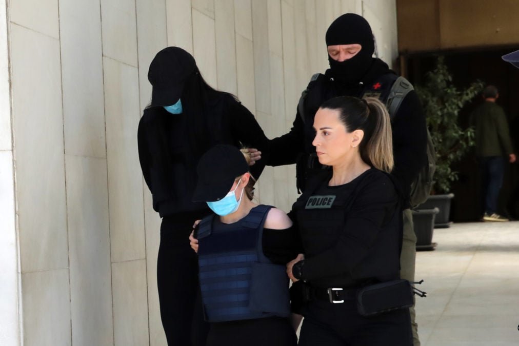 Άγιος Δημήτριος: Στις 20 Μαΐου η δίκη των τριών φίλων του δράστη της δολοφονίας – Ξέσπασε σε λυγμούς η