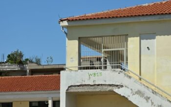 Χαϊδάρι: Ευχάριστα νέα για τη 13χρονη που έπεσε από μπαλκόνι σχολείου – «Έχει διαφύγει τον κίνδυνο»