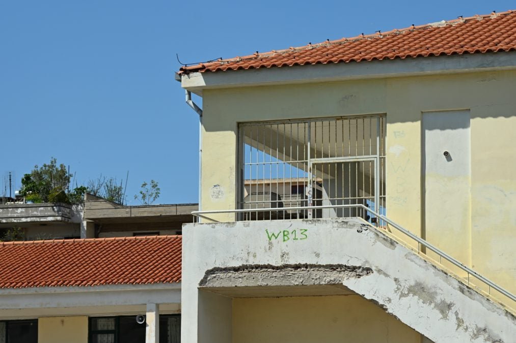 Χαϊδάρι: Ευχάριστα νέα για τη 13χρονη που έπεσε από μπαλκόνι σχολείου – «Έχει διαφύγει τον κίνδυνο»