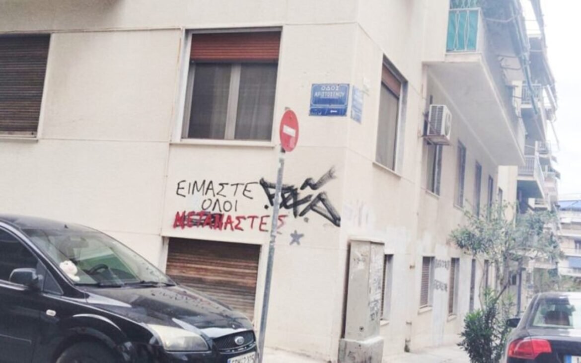 Παγκράτι: «Μου έριξε μπουνιά και άρχισε να με κλωτσάει» λέει η 23χρονη που έπεσε θύμα ξυλοδαρμού από οδηγό –