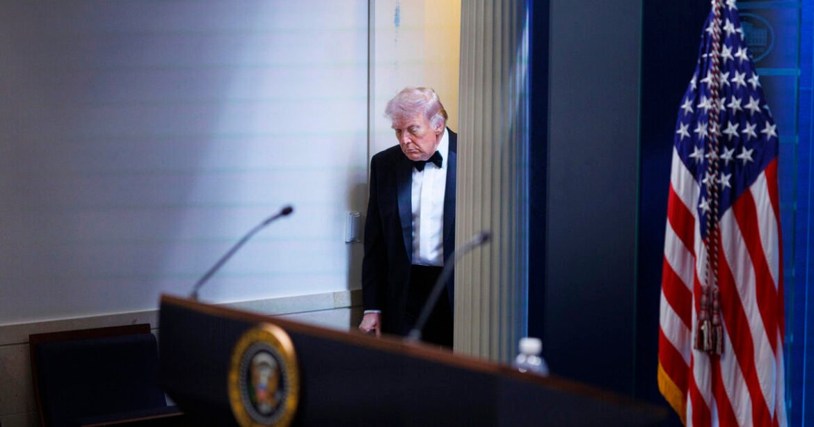 Πρώτα οι πυροβολισμοί, μετά οι θεωρίες συνωμοσίας – «Ανθούν» τα σενάρια για το τι πραγματικά συνέβη